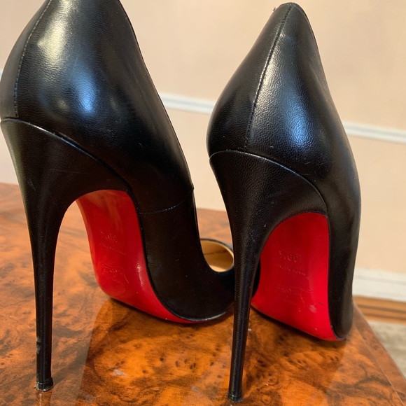 Christian Louboutin red bottoms “So Kate” - Picture 4 of 8